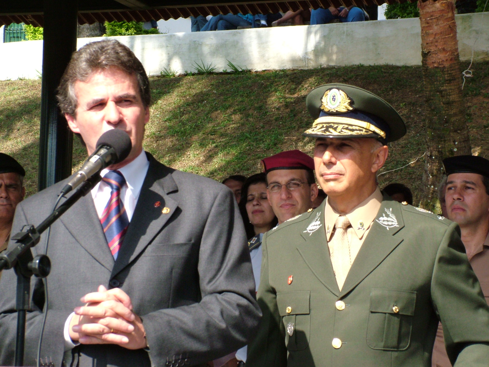 Portal de Not�cias PJF | Prefeito recebe homenagem na comemora��o ao Dia da Infantaria | PREFEITO - 20/5/2005